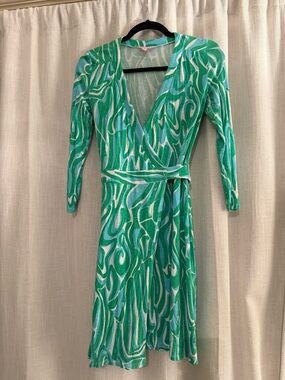 Lilly Pulitzer Meridian Wrap Dress Size XS